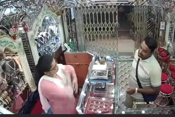 অভিনব কায়দায় সোনার দোকানে চুরি শ্রীরামপুরে